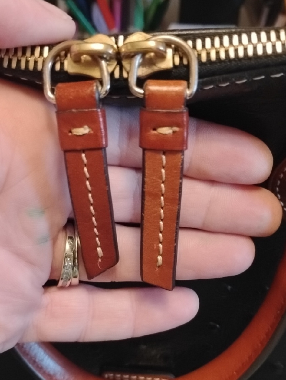 E-121 DOONEY&BOURKE OSTRITCH ZIP ZIP SATCHEL W/MATCHING WALLET - Picture 13 of 16